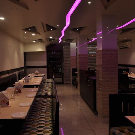 Ashish Restaurant And Guesthouse Сурат Екстериор снимка