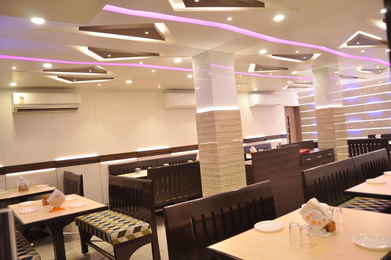 Ashish Restaurant And Guesthouse Сурат Екстериор снимка