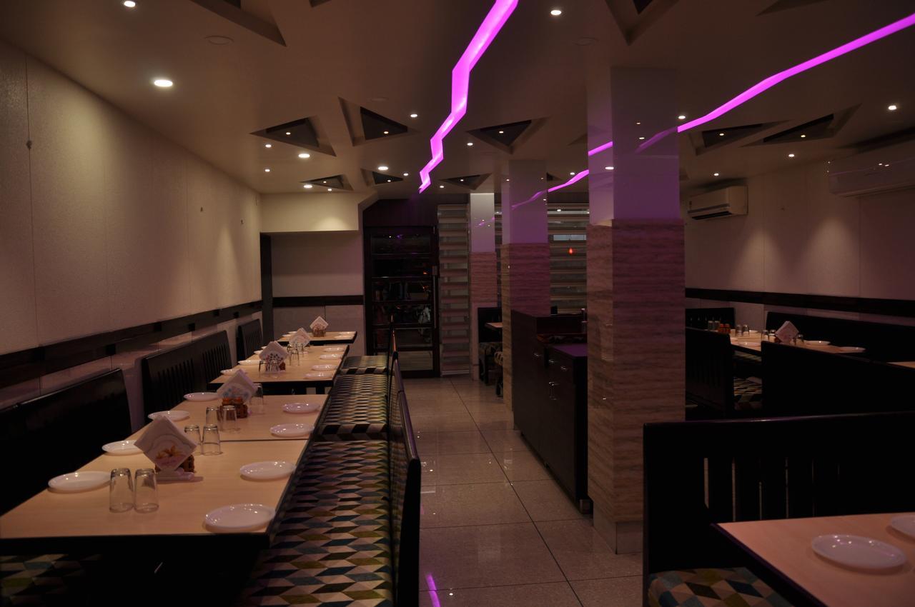 Ashish Restaurant And Guesthouse Сурат Екстериор снимка